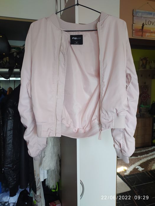 Сладурско дамско яке С/М размер