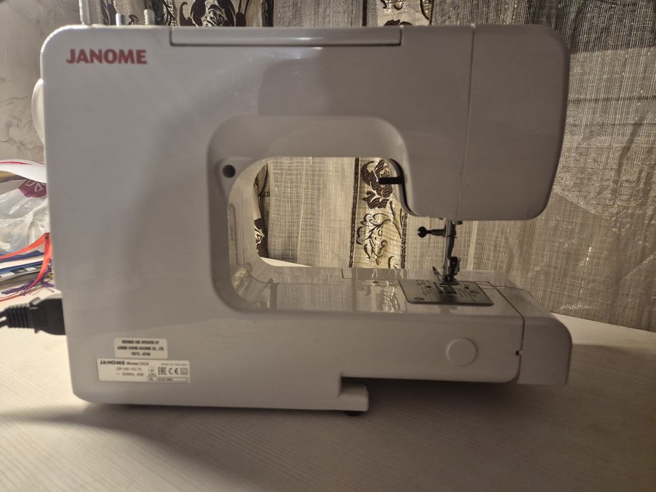 Швейная машина Janome 2323