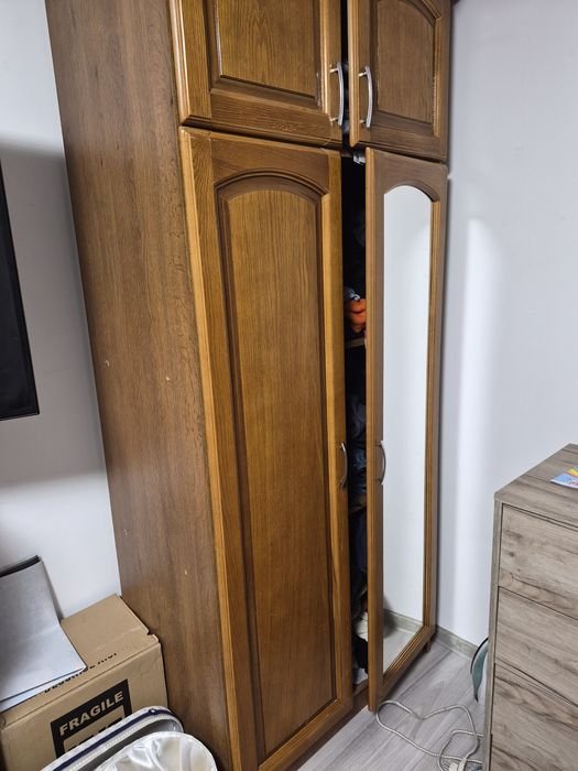 Dulapuri lemn masiv si pal