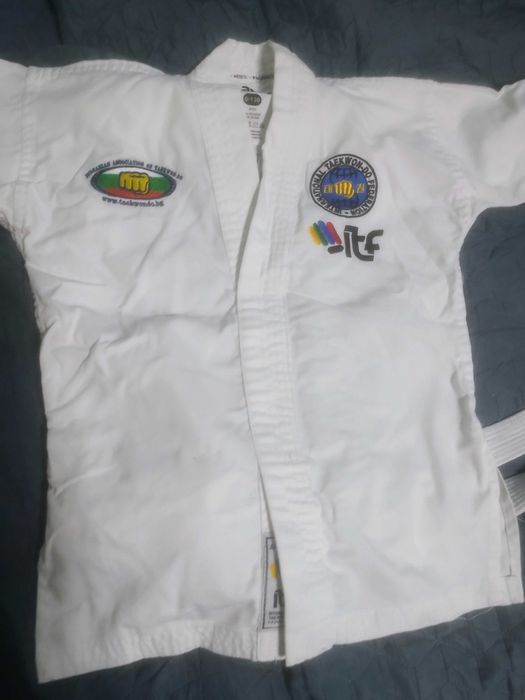 Добок за таекуондо с колан 40 лв