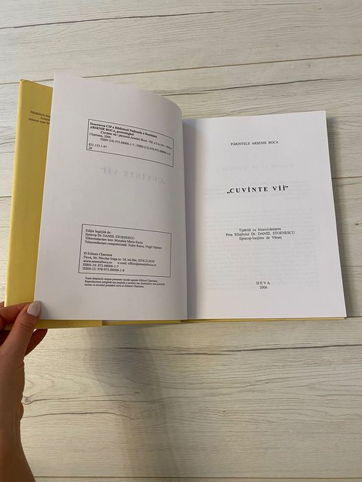 Vand Cartea “Cuvinte Vii” de Parintele Arsenie Boca