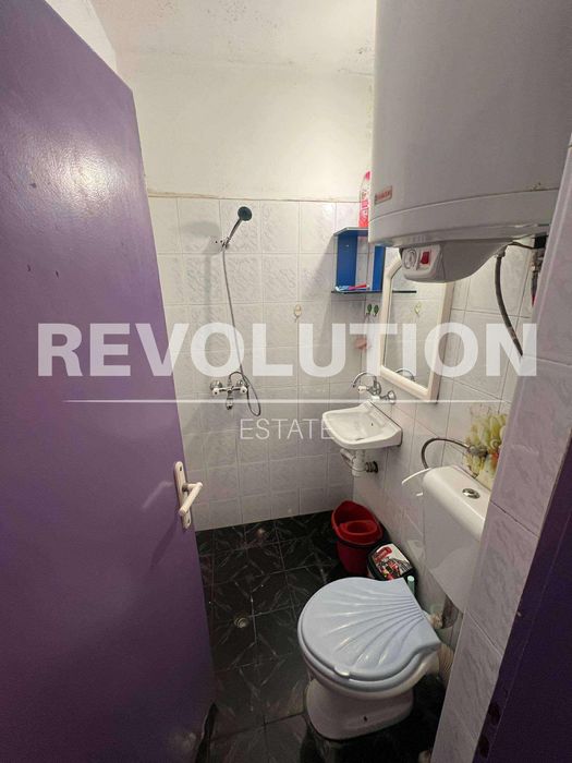 Дава се под наем Двустаен апартамент в Варна, Център - 50 кв.м за 225 € - Снимка #2