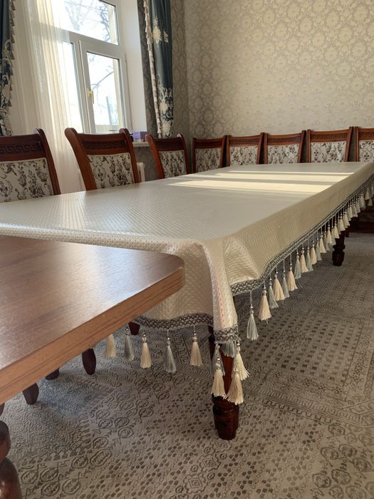 5 м. стол және 26 орындығымен сатылады.