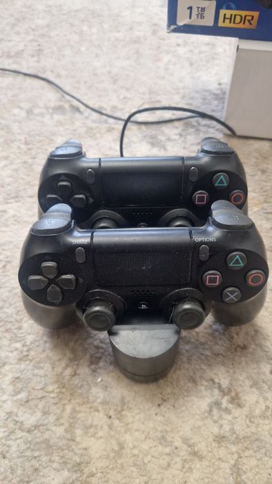 Soni PlayStation 4 {PS4)