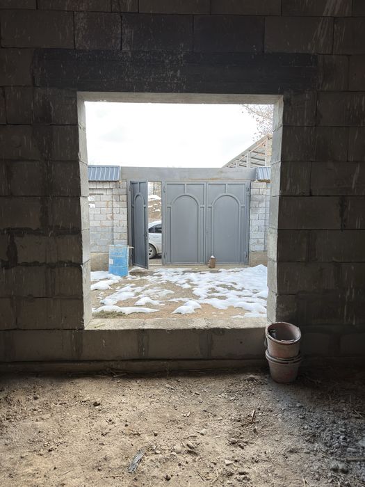 Uchaska sotiladi karobka holatida