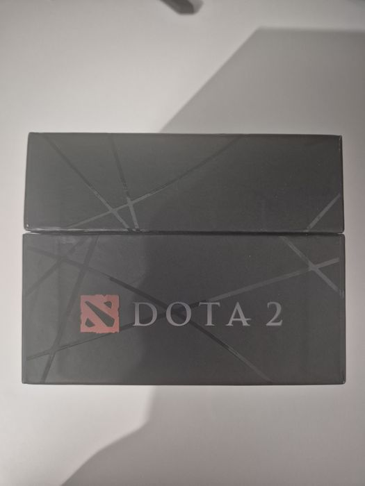 Figurina din Dota 2 aurie