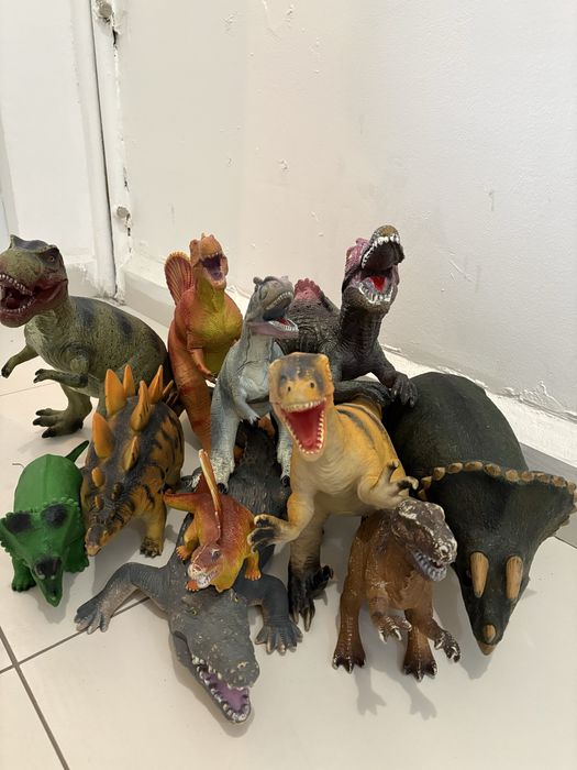 Динозавры игрушки