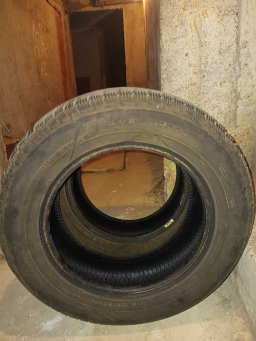 Продавам 2 бр. зимни гуми Debica 195/65/15