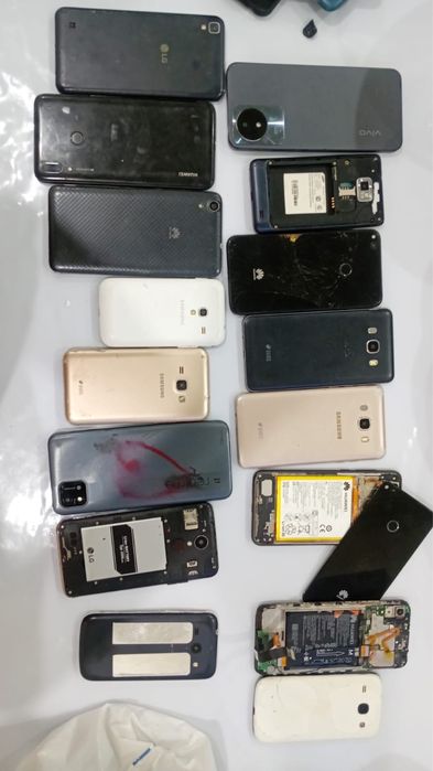 На запчасти рабочии есть. Тоже самсунг редми реалми