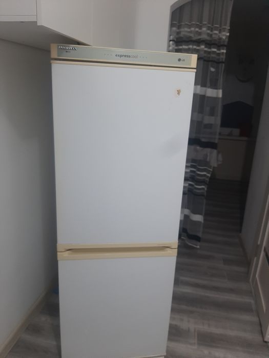 Холодильник белый