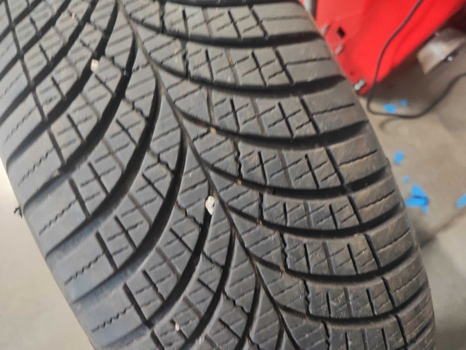 4бр.всесезонни гуми 215/60/17 Goodyear