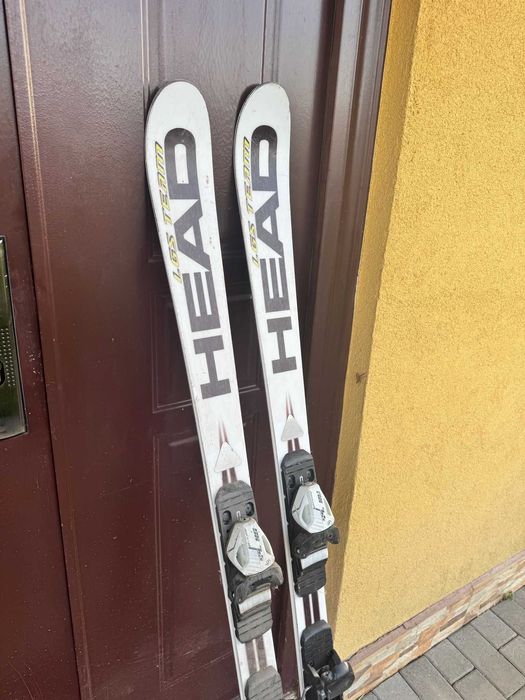 Vând schiuri diferite marimi