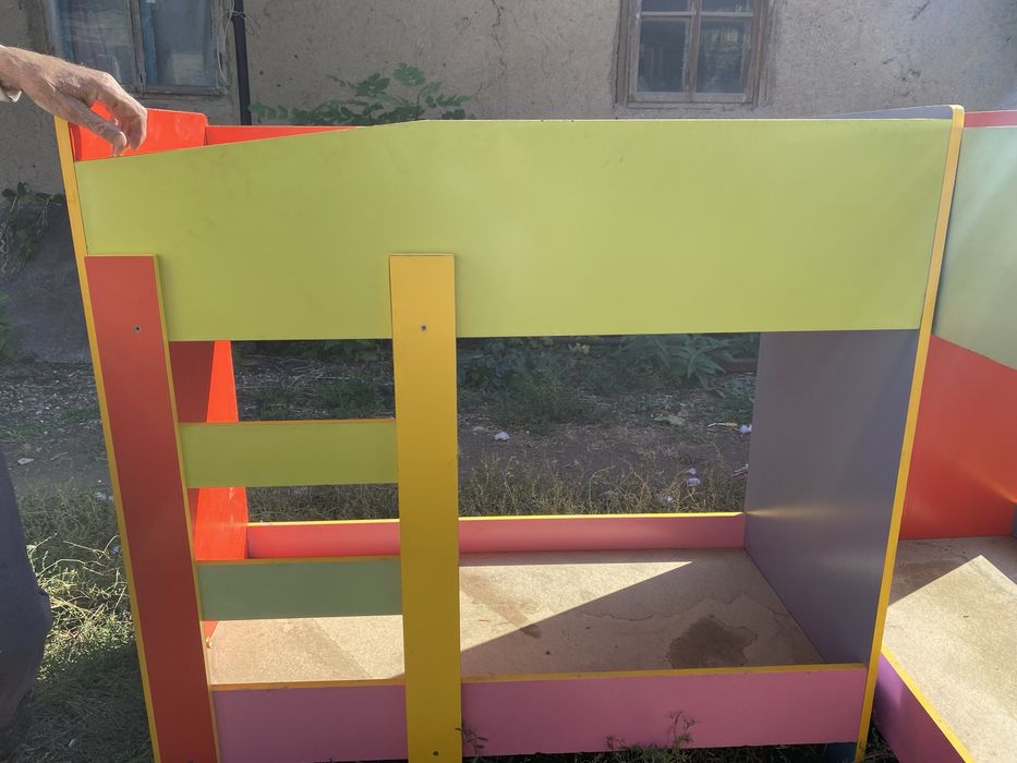 Продам двухъярусную детскую кровать