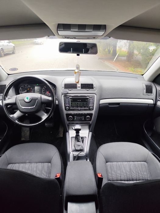 Vând skoda 2 automata