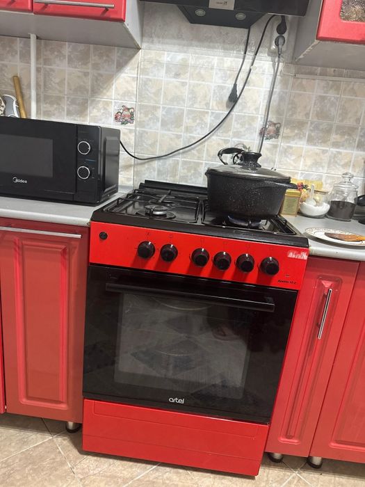 Продам газ плиту