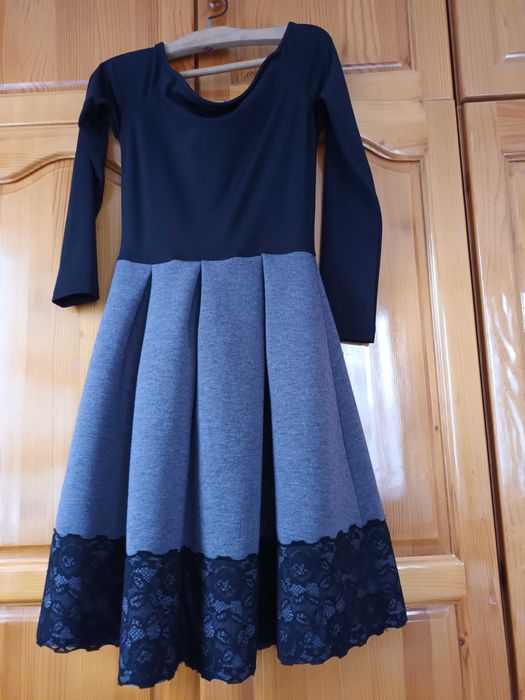 Черна дамска рокля