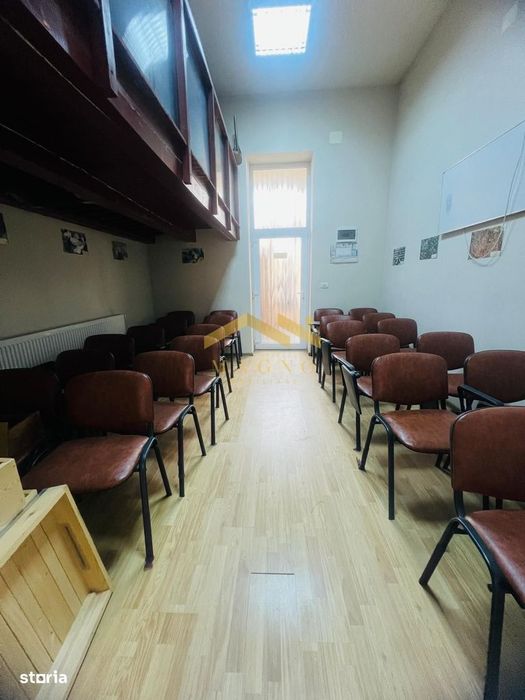 Apartament (pretabil pentru Birou ,Cabinet etc.) de vanzare in centru.