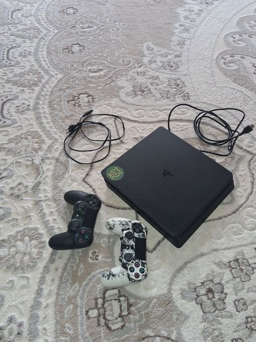 Plyststion 4 slim