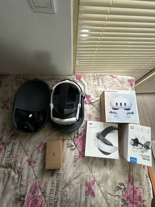 Meta Quest 3 (128 GB) + Кейс + 2 Хедстрапа ЛИЧНО ПРЕДАВАНЕ