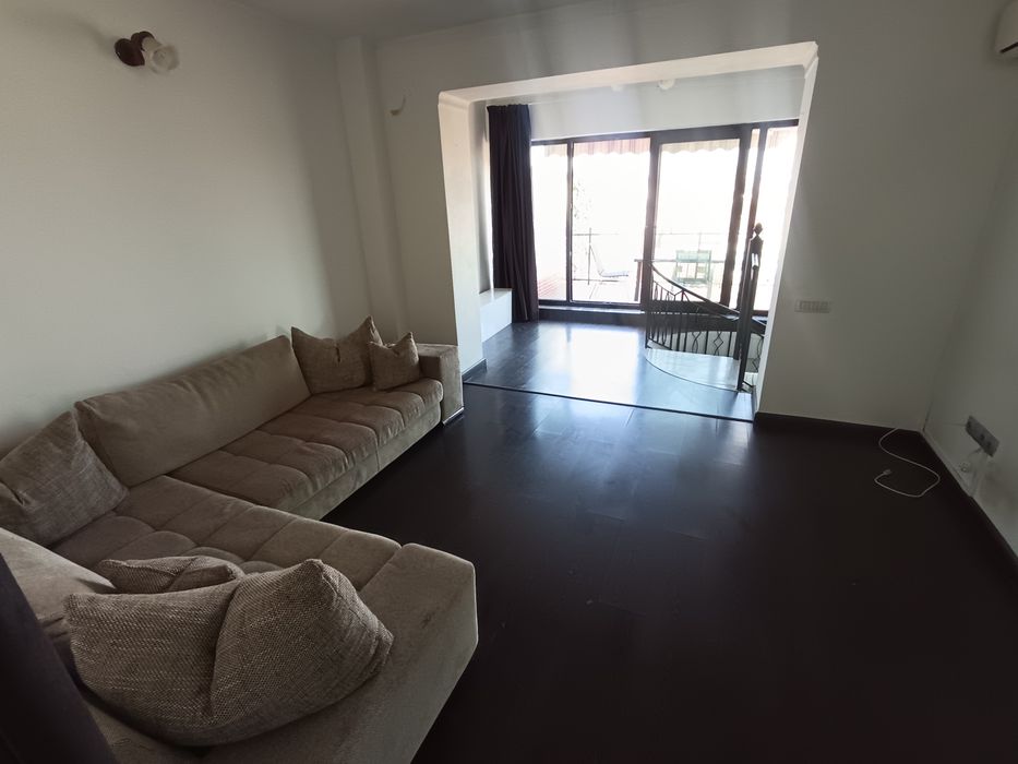 Dau in chirie apartament tip penthouse