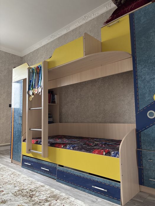 двухъярусная кровать