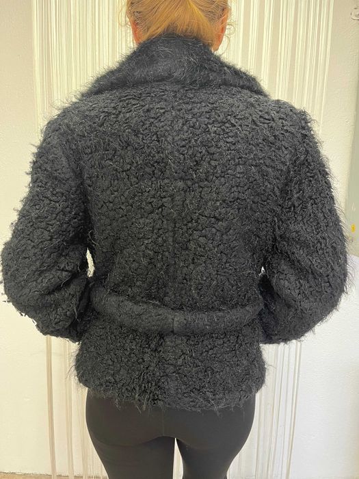 Късо палтенце от стригана вълна