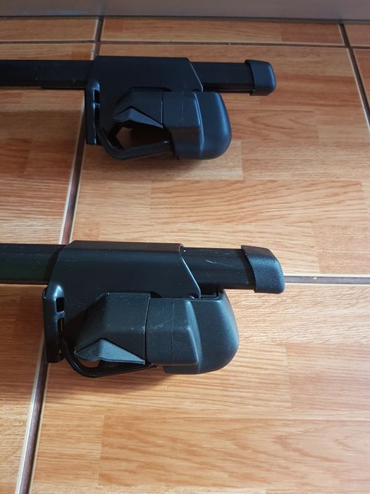 Pentru auto cu bare pe plafon 1m intre ele +/-  Thule bare portbagaj