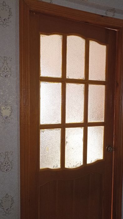 Сатылымда есіктер бар