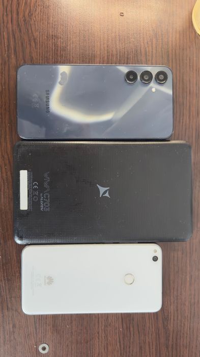 Vând telefoane + tabletă pentru piese sau reparat