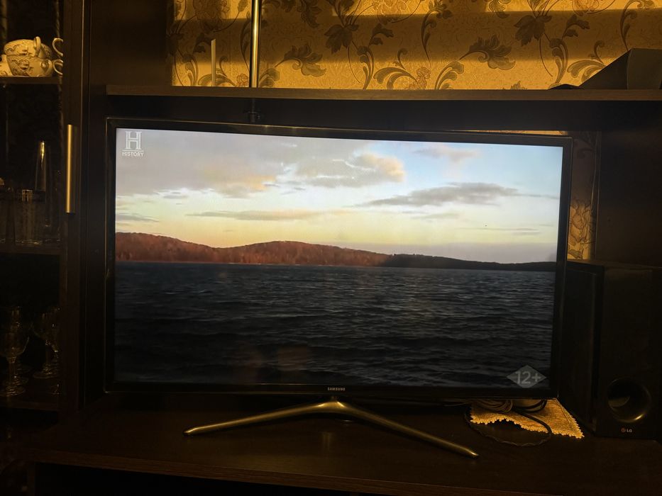 Телевизор samsung smart.3d.Wi-Fi