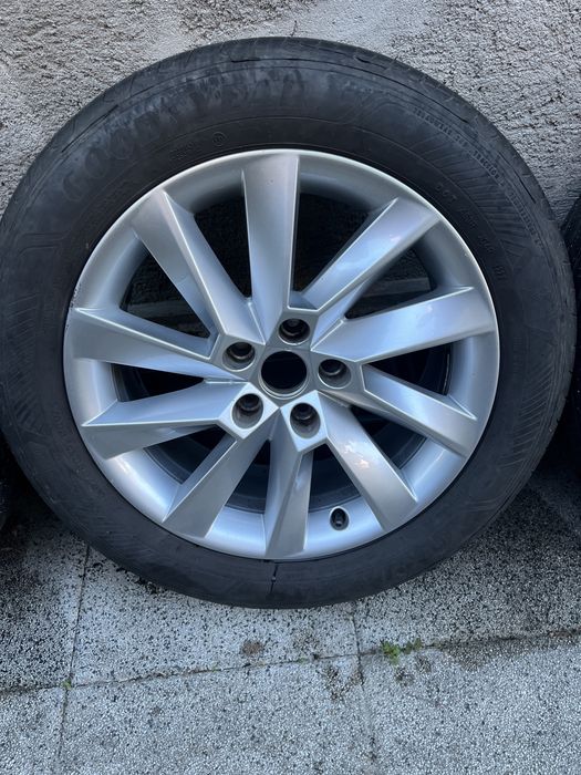 set 4 roti originale Skoda Superb 5x112 R17 pentru gama VAG  Skoda Audi VW Seat. Cauciucuri vara Goodyear  DOT1222. Echilibrate gata de drum. Pret fix