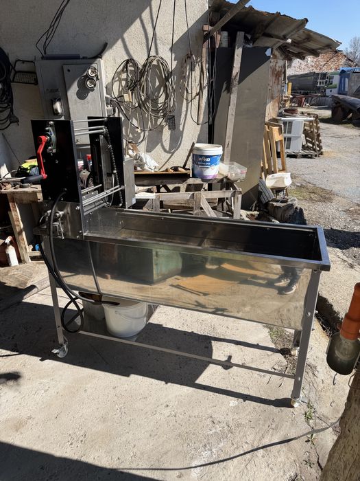 Разпечатваща машина за пчелни пити