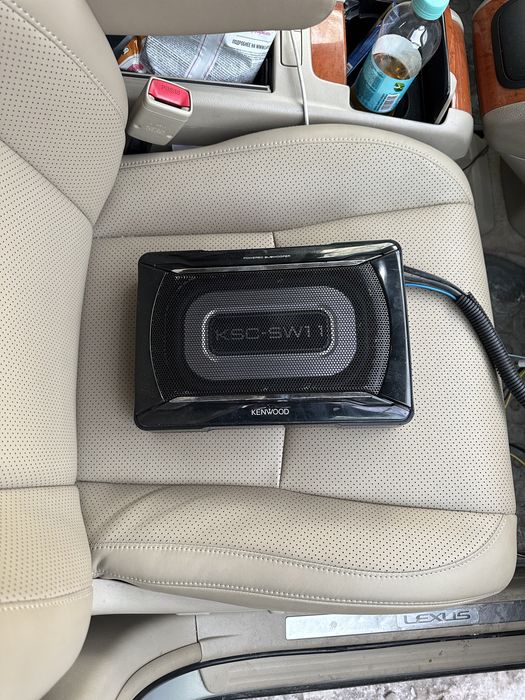 Сабуфер под седенья