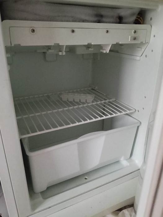 Холодильник Indesit б/у, полностью рабочий