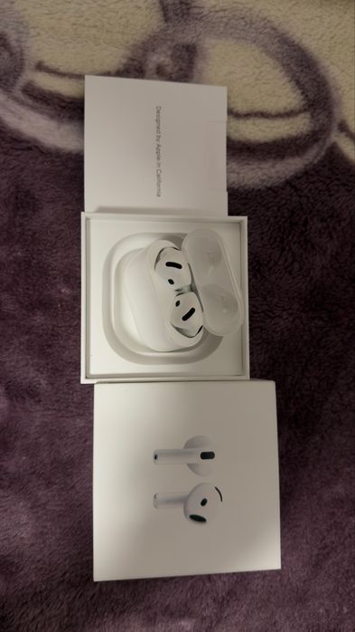 Vând AirPods 4 originale Apple, cumpărate de la Altex.