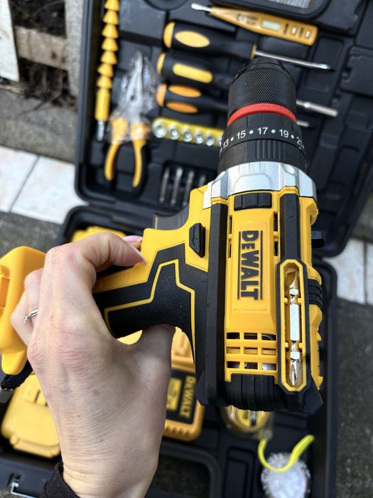 Акумулаторен винтоверт марка DEWALT , нов