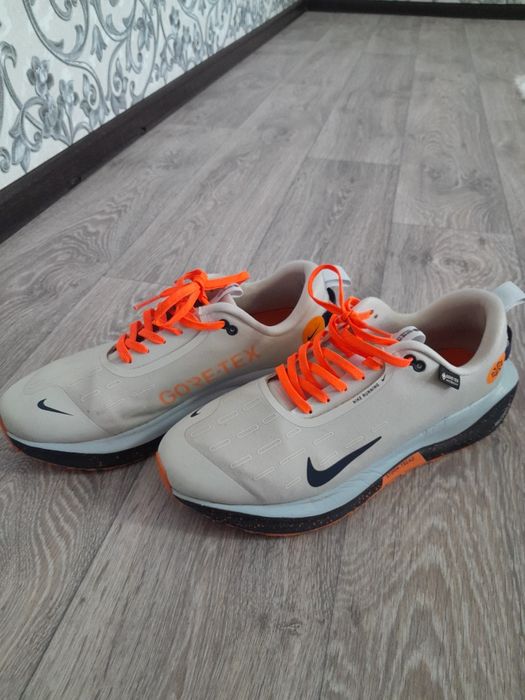 Продам  кроссовки