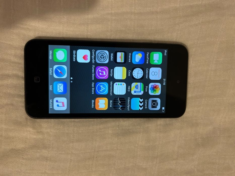 Vând iPod Touch 5th Generation, 32 GB, culoare Space Gray, în stare foarte bună de funcționare.