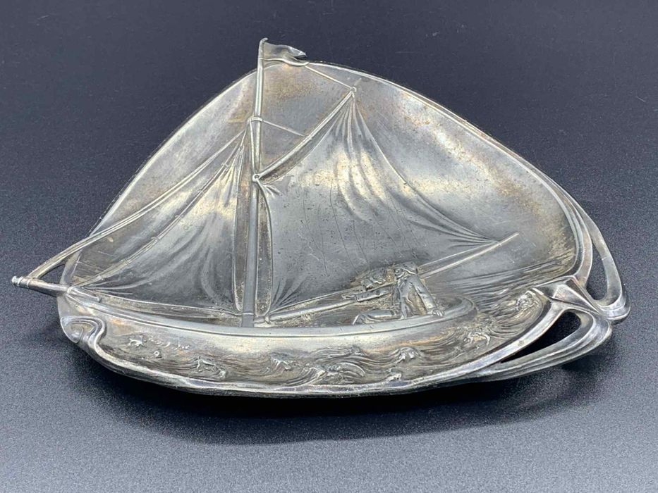 Арт деко метална чиния / пепелник с ветроход -1920–30 г.