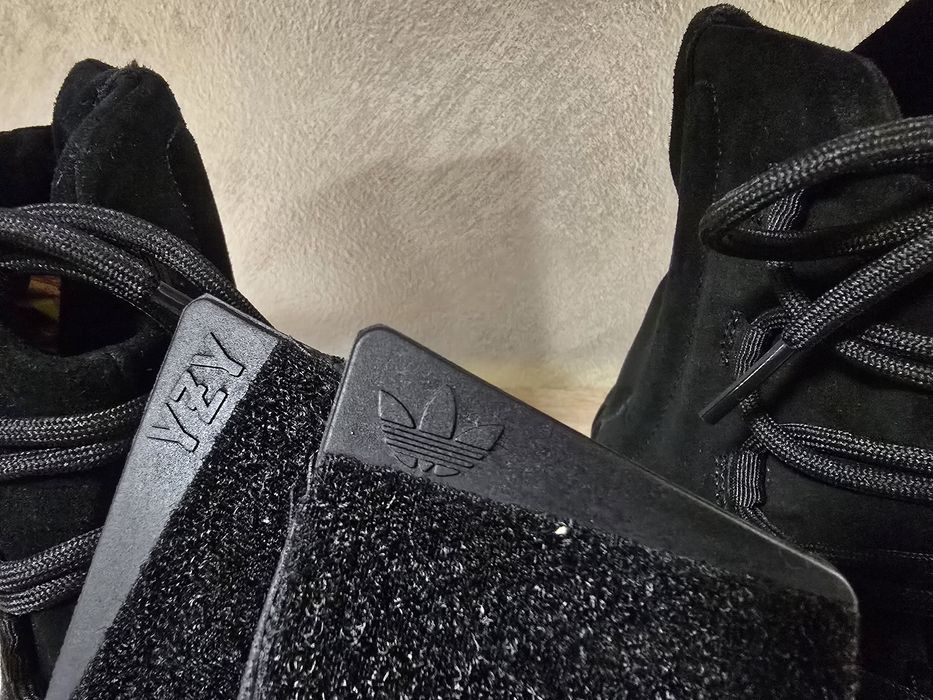 ADIDAS YEEZY 750 Triple Black