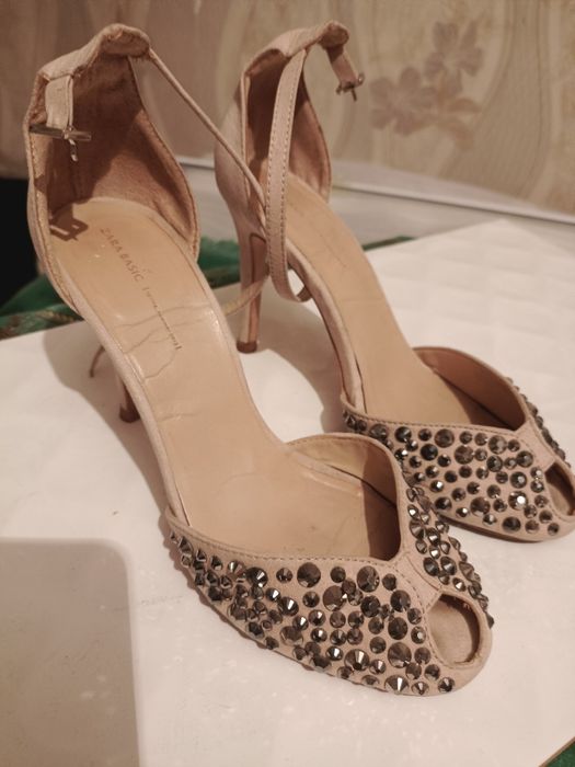 Продам босоножки