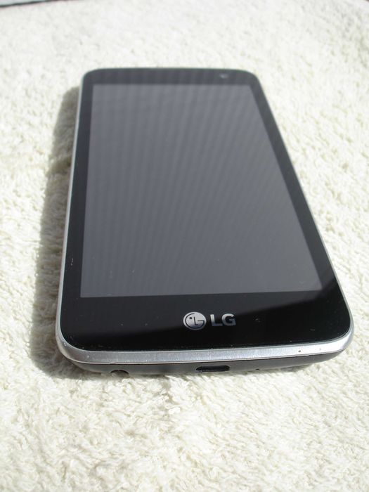 LG K4 (версия K120E) – компактен смартфон, телефон