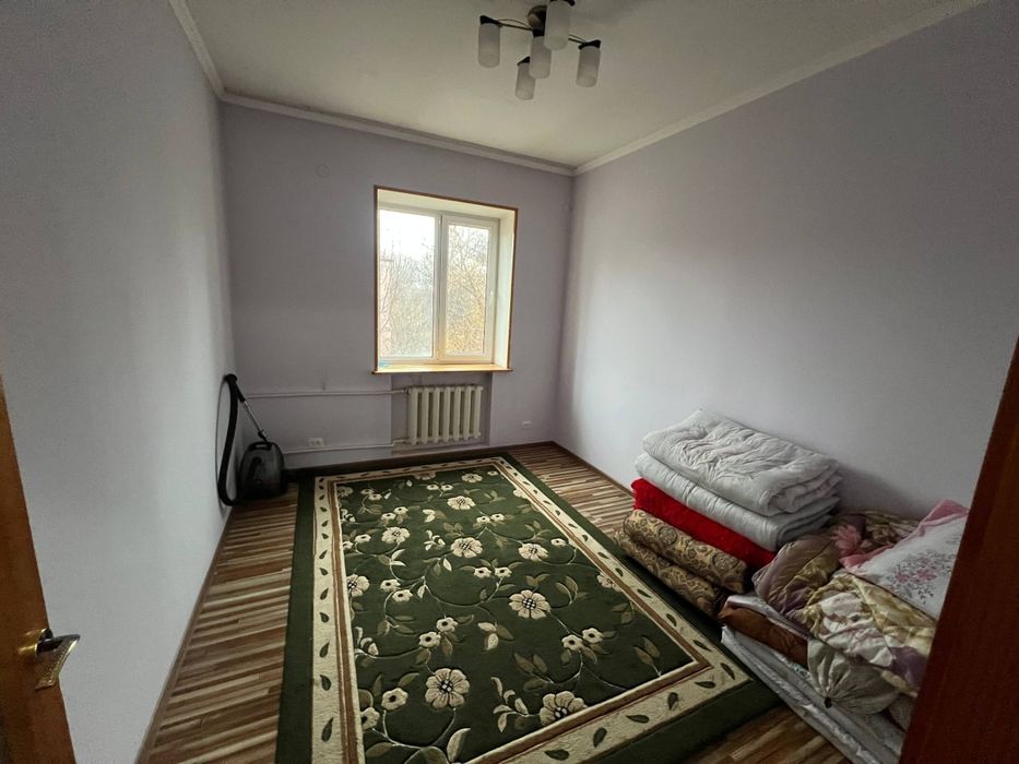 Чиланзар 1 квартал высокопотолочный дом 2 комнаты, раздельные. TL