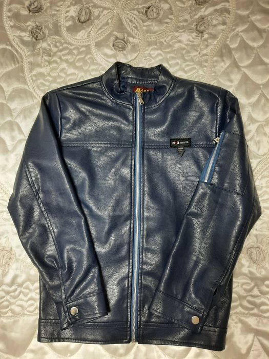 Продам куртки на мальчика.