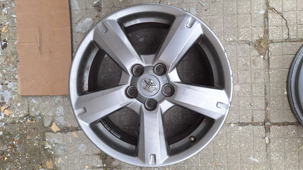 Перфектни, оригинални лети джанти 17" за Toyota Rav4