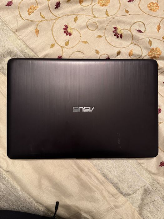 Ноутбук Asus.