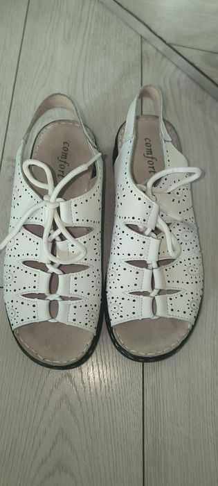 Кожаные сандали летние