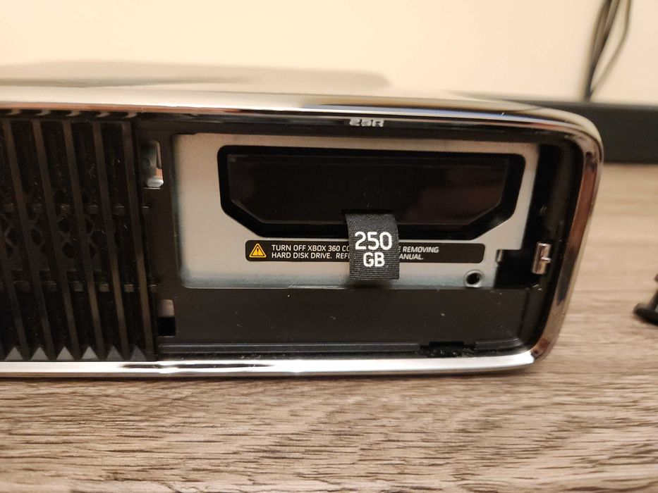 Xbox 360 S (Slim) 250GB - Complet functional