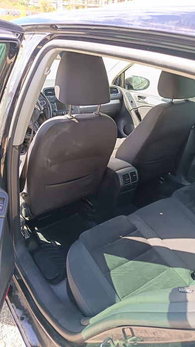 Vând Volkswagen Golf VI