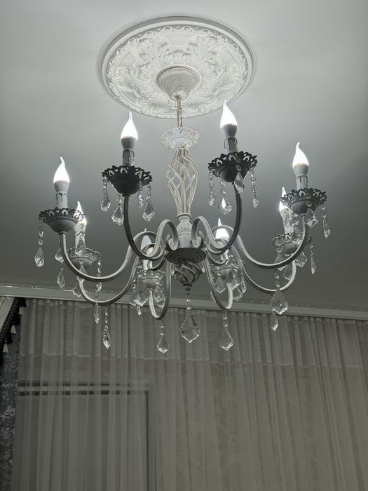 Люстра на 8 лампочек. 2 шт